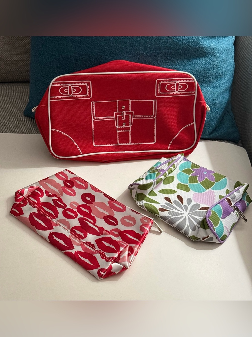 BUNDLE OF 3 CLINIQUE COSMETIC/TRAVEL BAGS UNUSED
